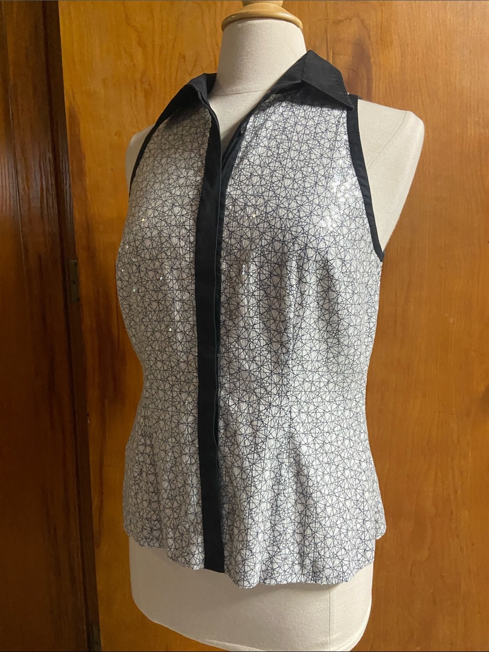 WORTH Clear Sequins Sleeveless Collared Print Top in Black & White 10 VEST